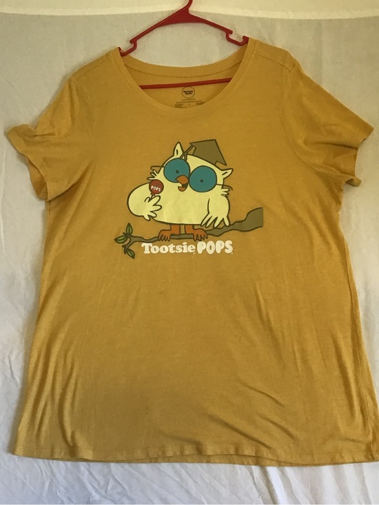 Tootsie Roll Tops - Tootsie Pops Yellow Graphic Tee - Women's Short Sleeve